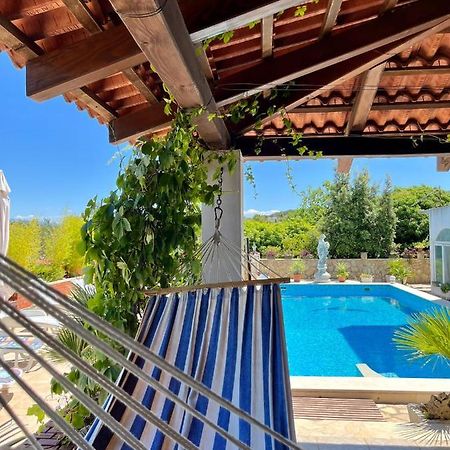 Apartman Gorana With Swimming Pool Jelsa  Exterior foto