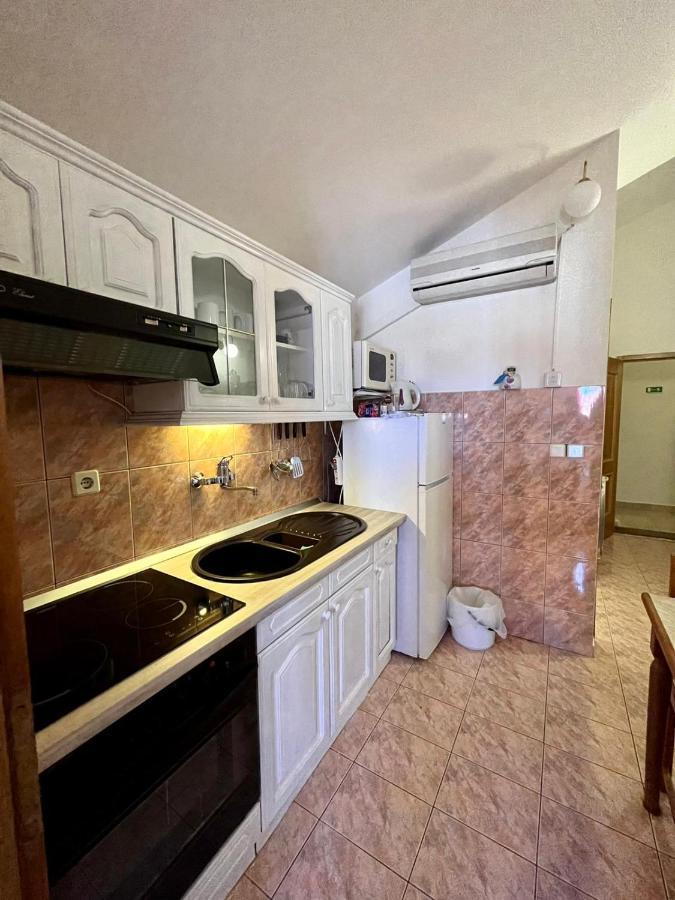 Apartman Gorana With Swimming Pool Jelsa  Exterior foto
