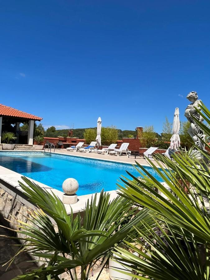 Apartman Gorana With Swimming Pool Jelsa  Exterior foto