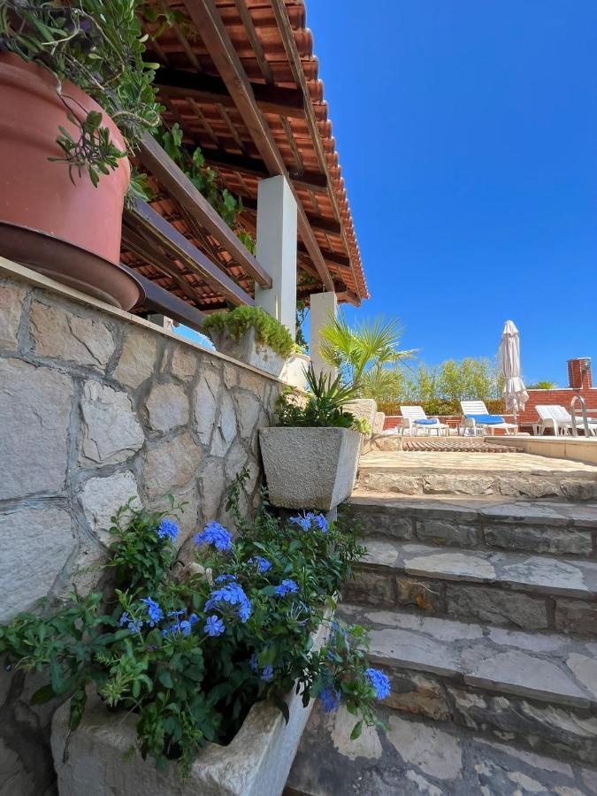Apartman Gorana With Swimming Pool Jelsa  Exterior foto