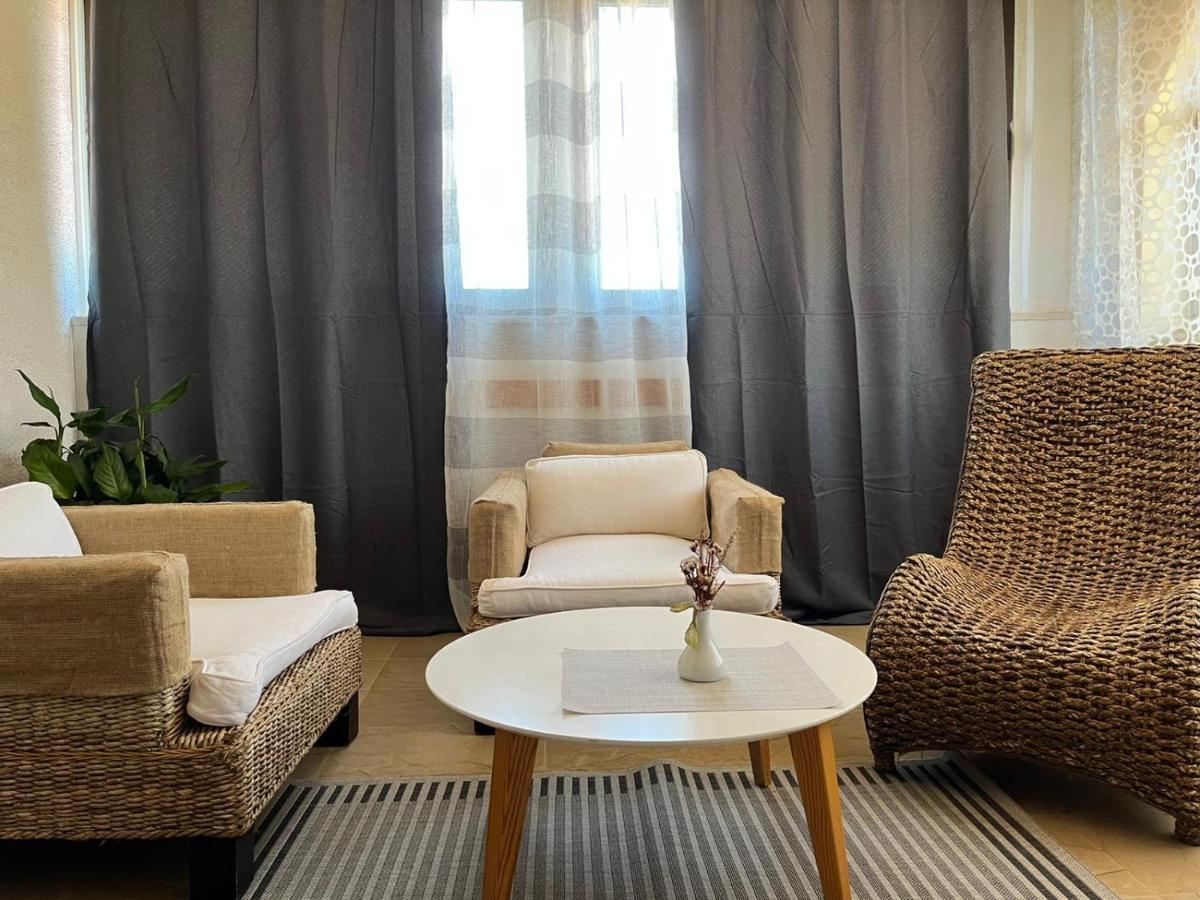 Apartman Gorana With Swimming Pool Jelsa  Exterior foto