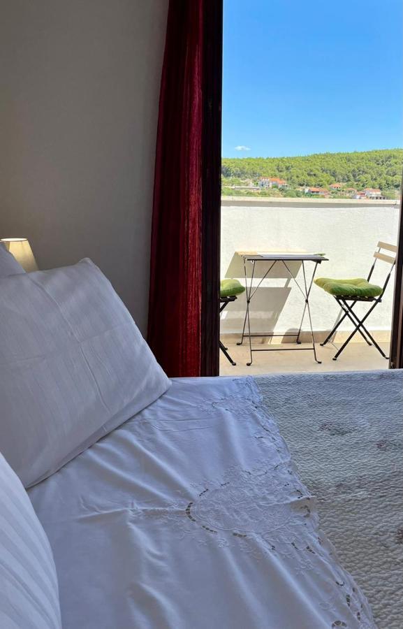 Apartman Gorana With Swimming Pool Jelsa  Exterior foto