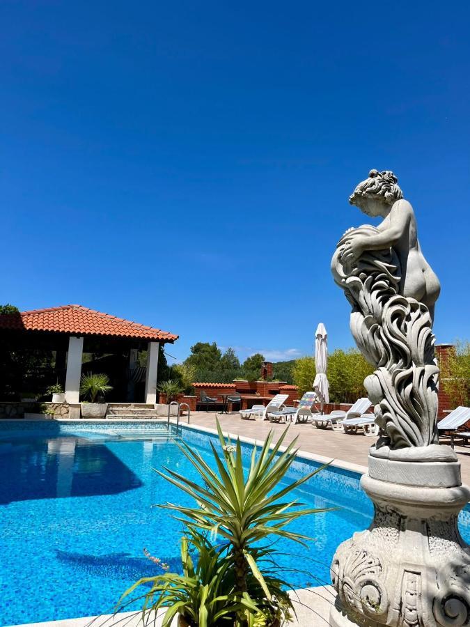 Apartman Gorana With Swimming Pool Jelsa  Exterior foto