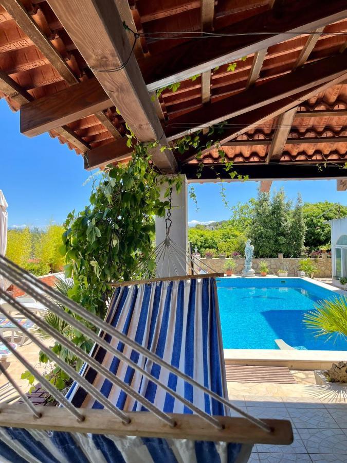 Apartman Gorana With Swimming Pool Jelsa  Exterior foto