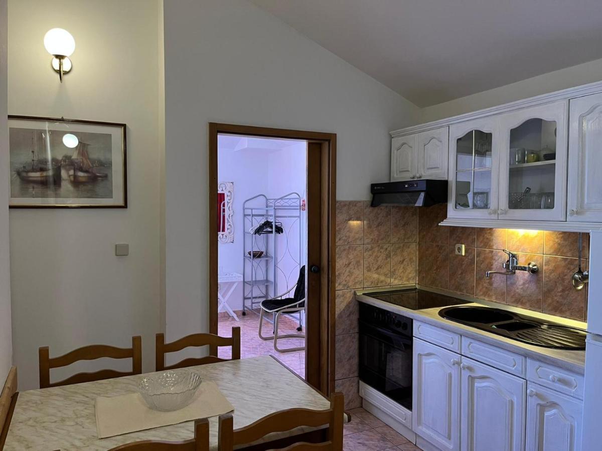 Apartman Gorana With Swimming Pool Jelsa  Exterior foto